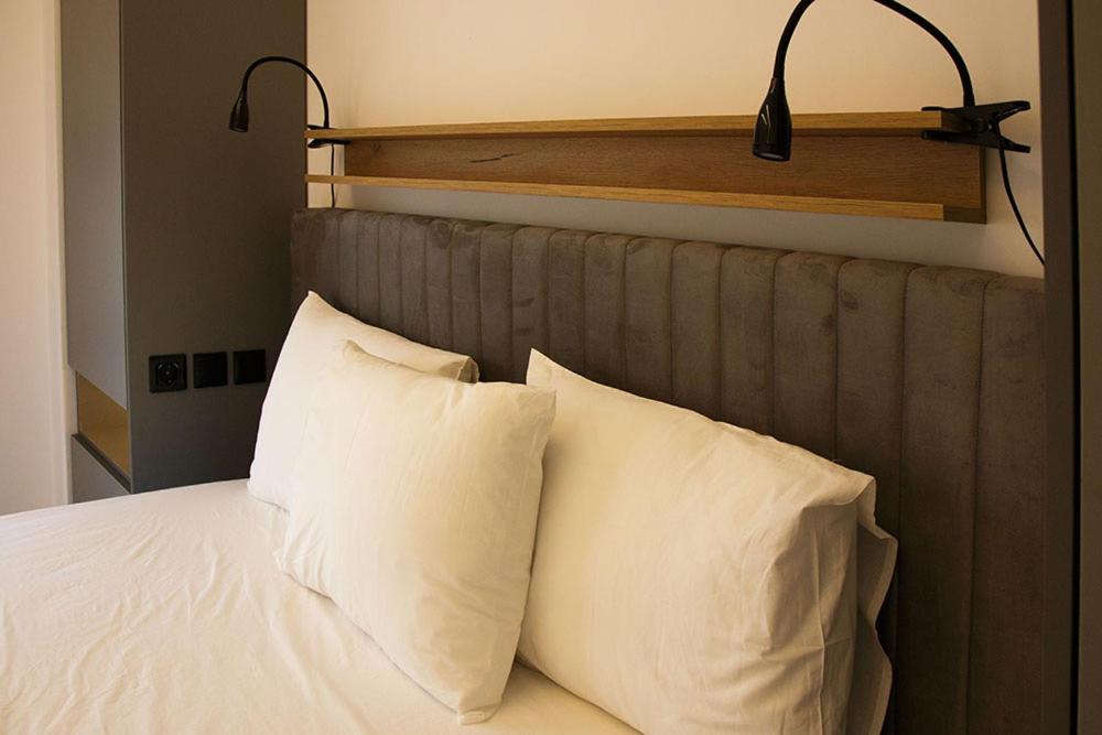 P J Luxury Suites เซเรส ภายนอก รูปภาพ