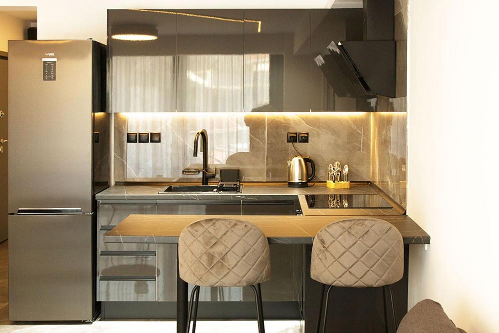 P J Luxury Suites เซเรส ภายนอก รูปภาพ