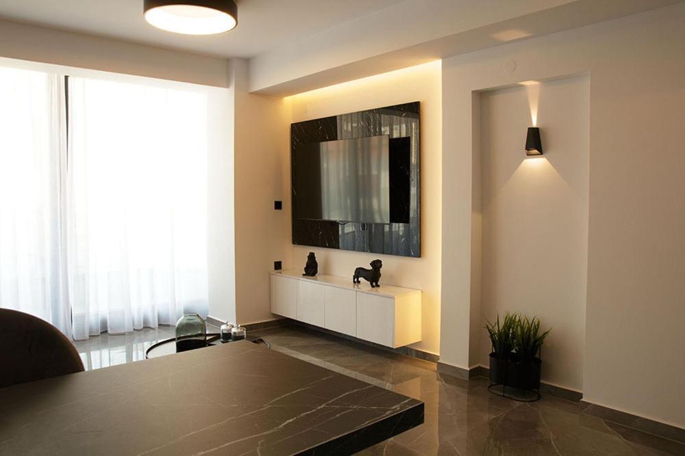 P J Luxury Suites เซเรส ภายนอก รูปภาพ