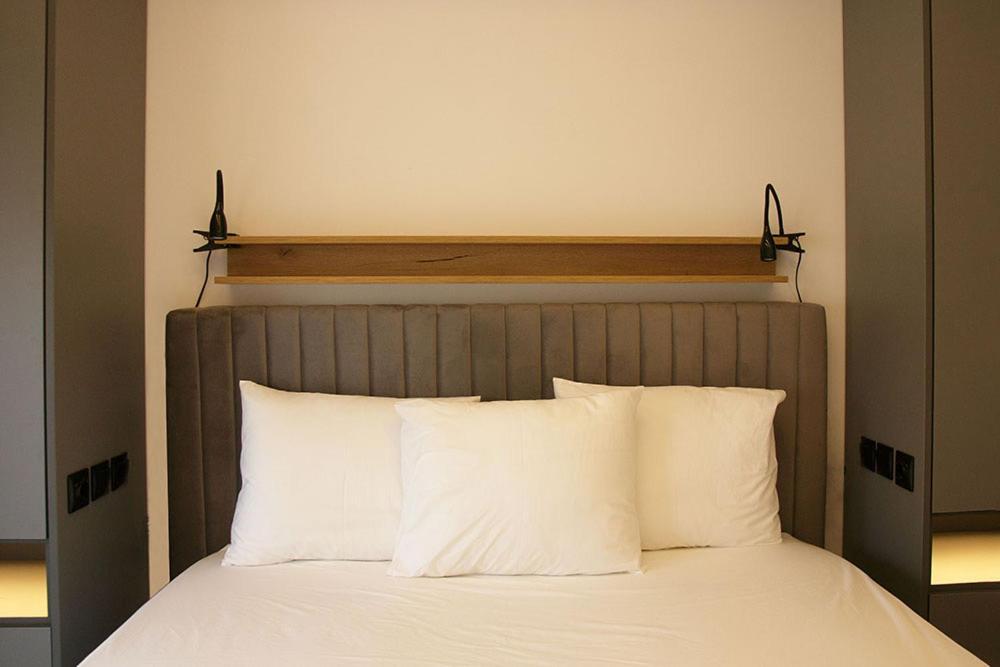 P J Luxury Suites เซเรส ภายนอก รูปภาพ
