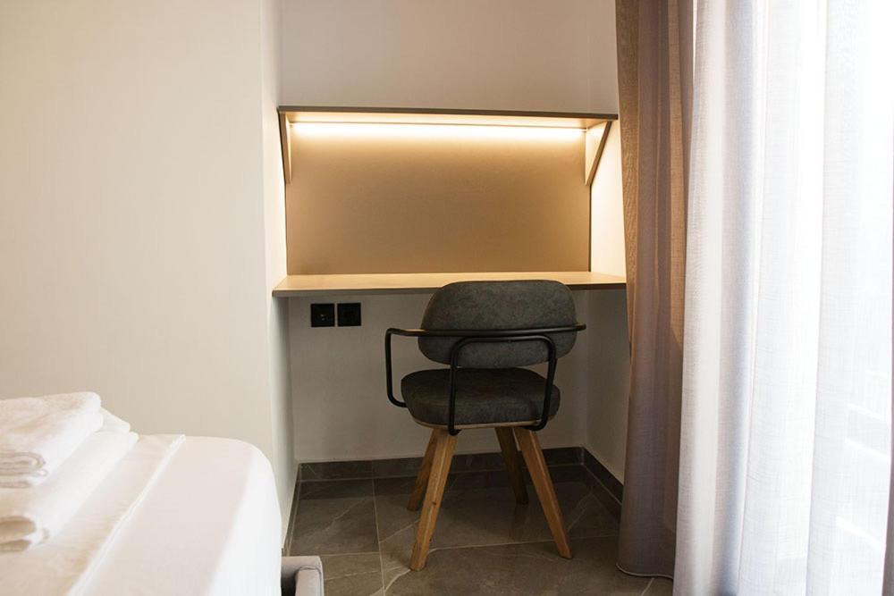 P J Luxury Suites เซเรส ภายนอก รูปภาพ