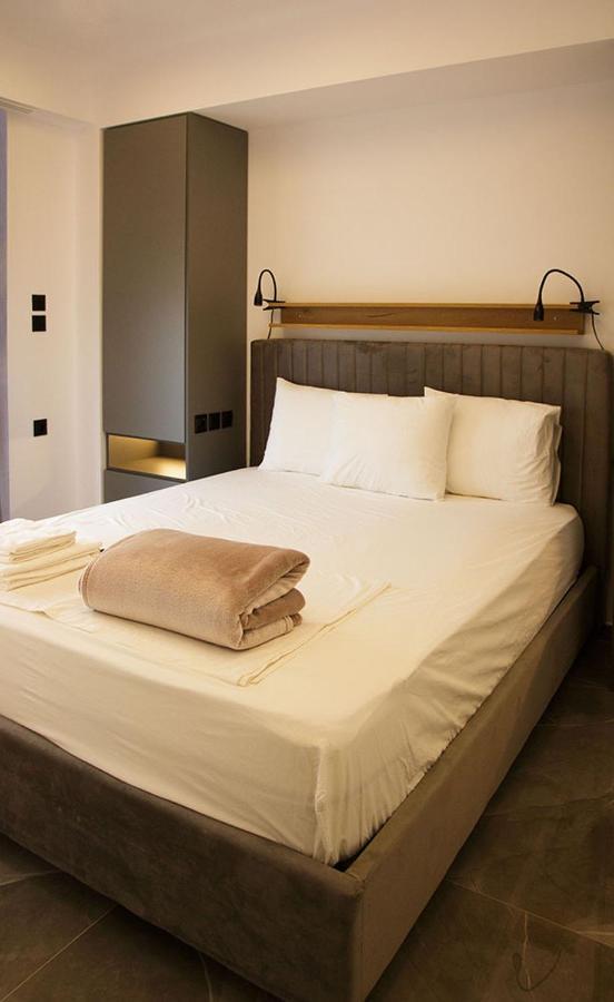P J Luxury Suites เซเรส ภายนอก รูปภาพ