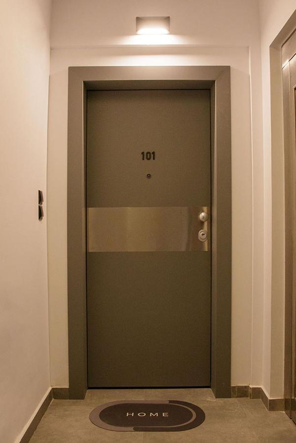P J Luxury Suites เซเรส ภายนอก รูปภาพ