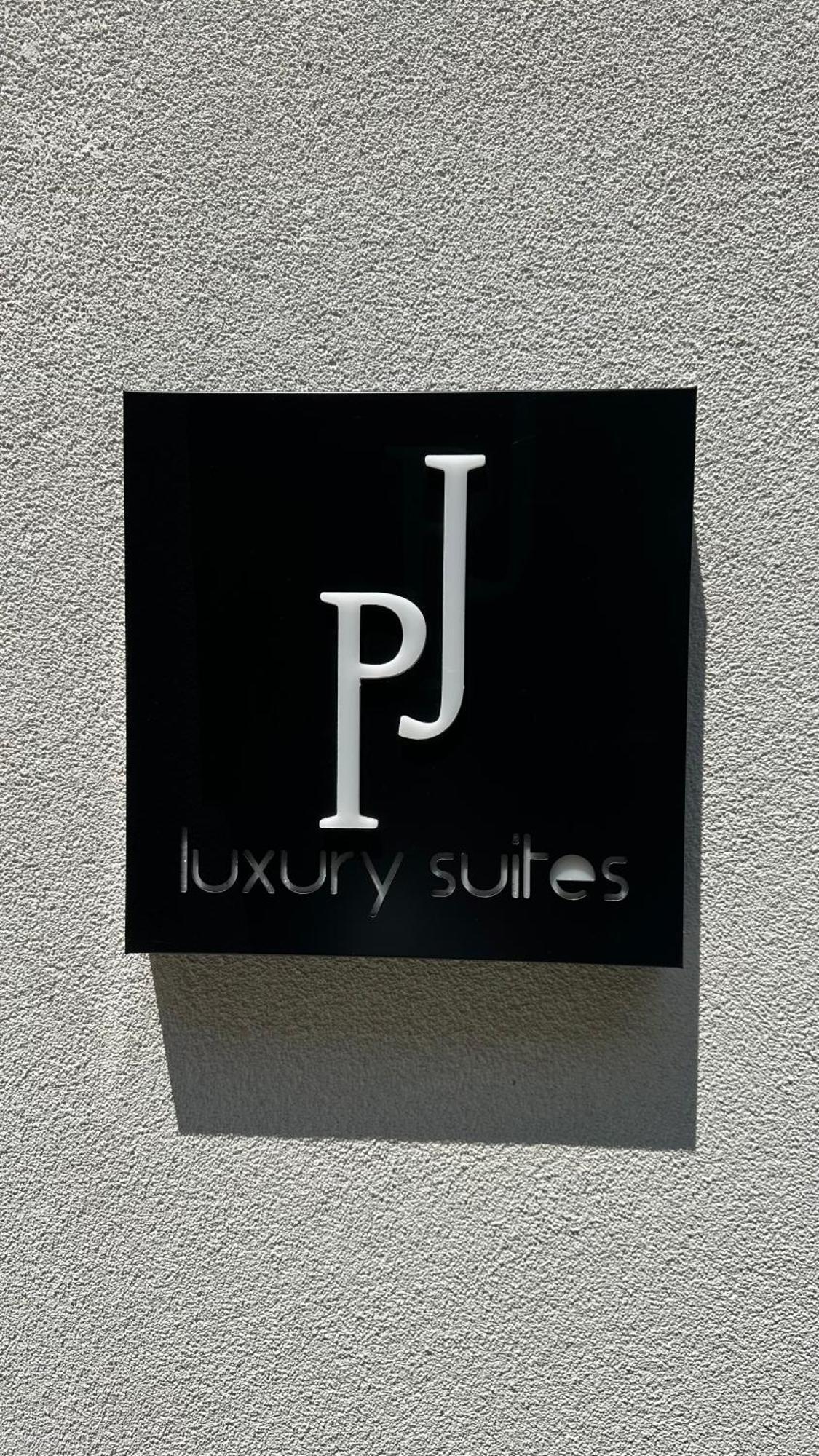 P J Luxury Suites เซเรส ภายนอก รูปภาพ